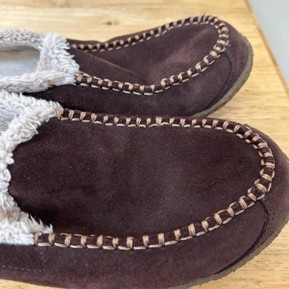 Columbia‎ Brown Suede Moccasin Slippers size 10